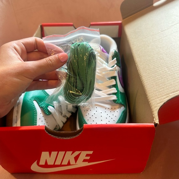 Green and purple Nike dunks - Picture 4 of 7